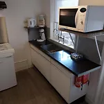 Appartement Met Inpandig Balkon, 150 Meter Verwijderd Van Strand En Centrum