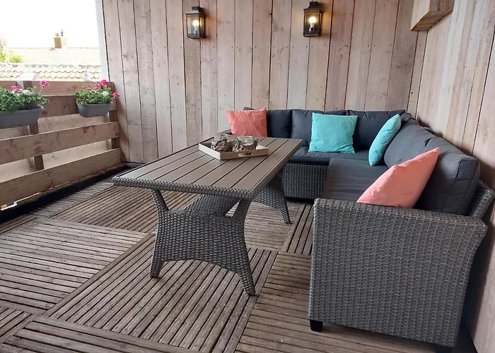 Appartement Met Inpandig Balkon, 150 Meter Verwijderd Van Strand En Centrum